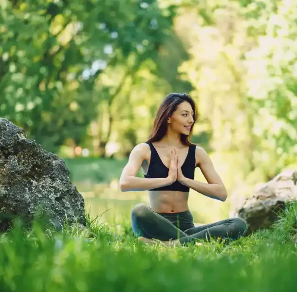 Woman meditating in nature, practicing silence for brain wellness - Save your Brain wellness